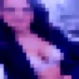 Photo de Ulrike à Dompierre-sur-Mer (38 ans) - rencontre libertine gratuit