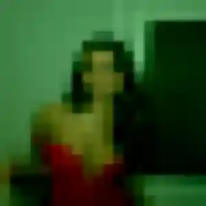 Lena, 23 ans, connectée à Mions pour une rencontre coquine