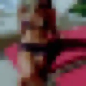 Ariane, 26 ans, en ligne à Pluvigner pour une rencontre coquine